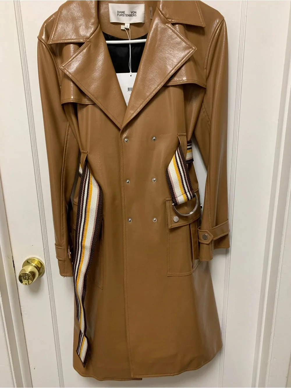 Diane Von Furstenberg Women's Tan Faux-Leather Trench Coat w/Striped Belt Sz. 0 - Picture 4 of 10